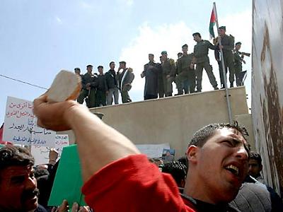 palestinian_angry_troops_articles
