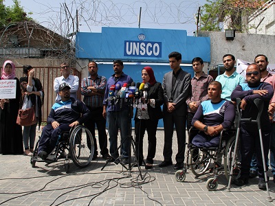 Representatives of civil society reading a statement intended for the Obama Administration from the Gaza headquarters of UNSCO on April 27. (Photo: Abdulkareem, Palestine Chronicle)