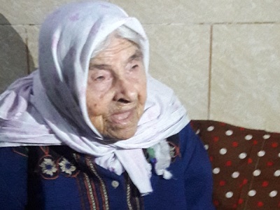 Aysheh Zaqout, 100, still longs to her town and dreams of returning back (Photo: Essam Zaqout PC)