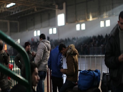 Hundreds inside the Abu Yousef an-Najjar Sports Centre await entrance through the Rafah border (Photo: Ezz Zanoun, Al Jazeera)
