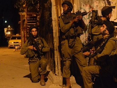 israeli forces detain palestinians