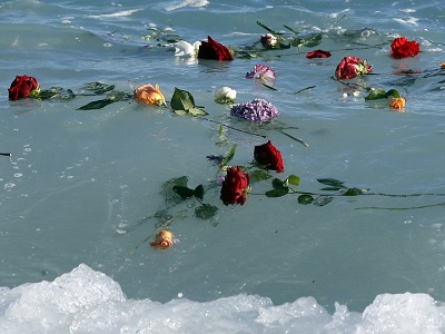 refugees_flowers_water_sputnik