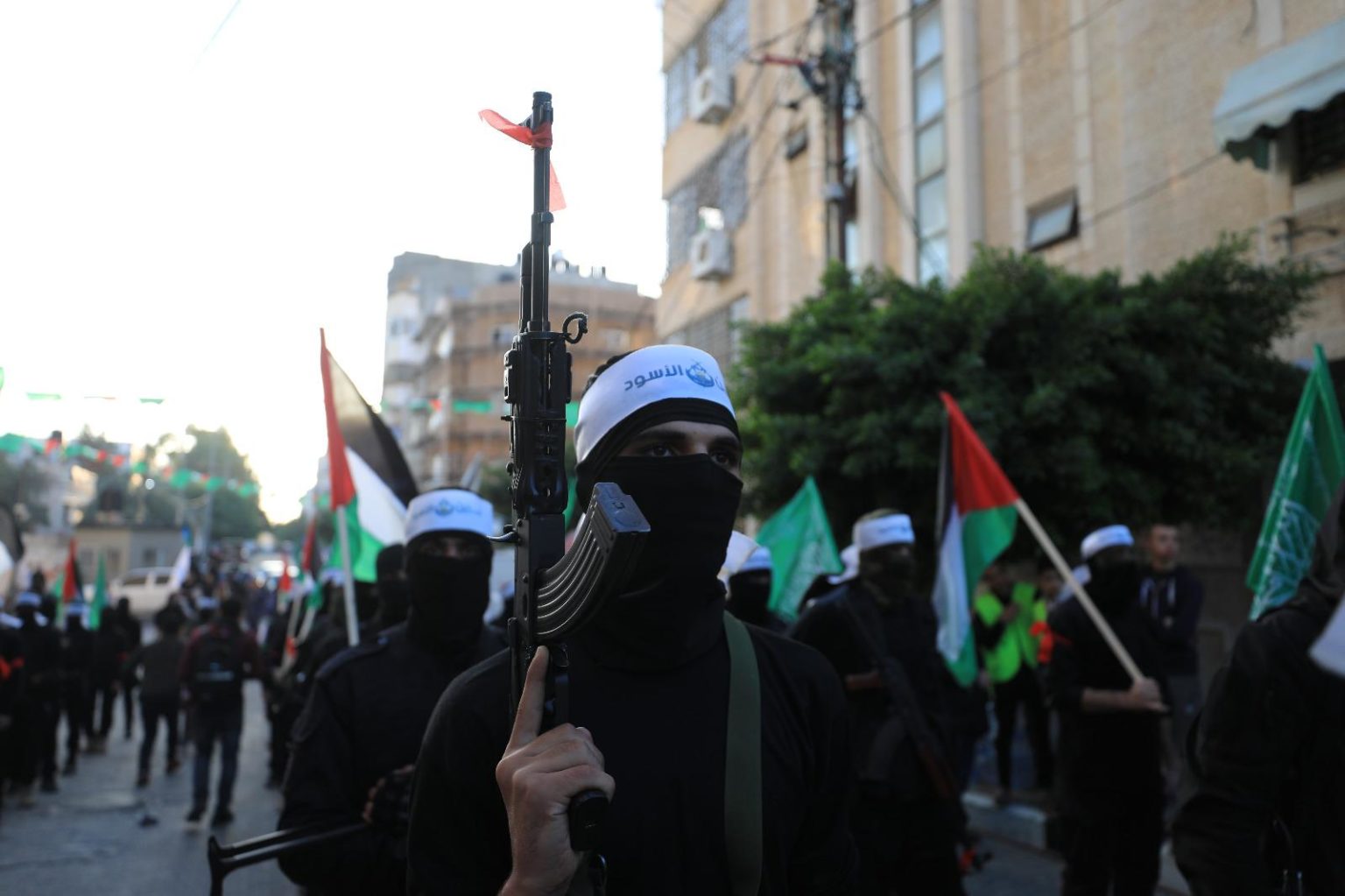 Hamas Fighters Wear ‘Lions Den’ Insignias in Gaza Parade - Palestine ...