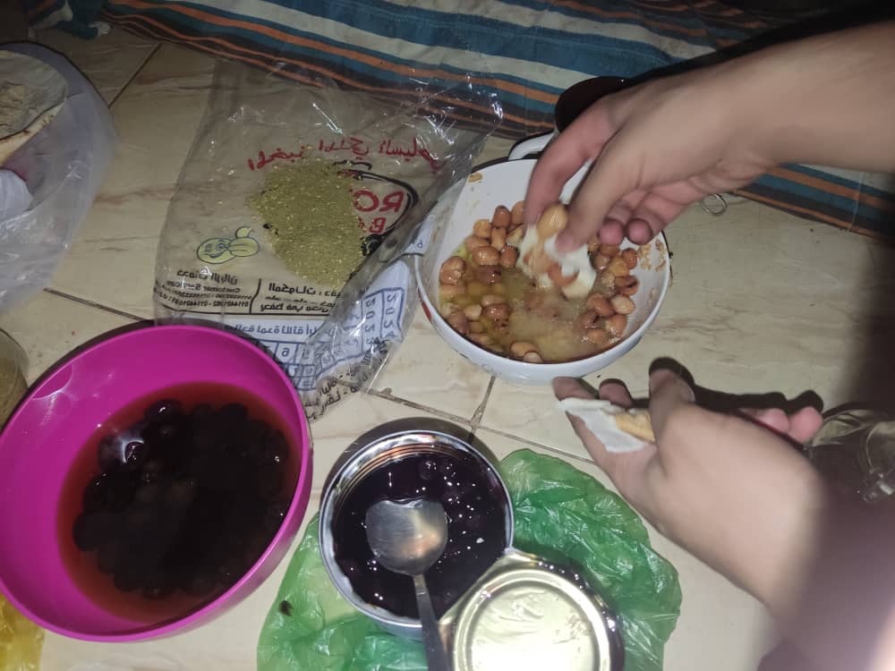 a breakfast for 6 students in Ramadan