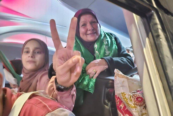 Two of 39 Palestinian prisoners, women and children, upon their release from Israeli prisons. (Photo: via Social Media)