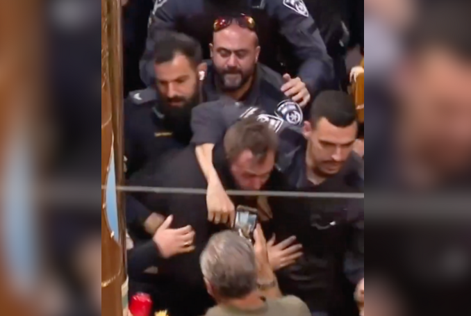 «Περιορισμένη πρόσβαση» – Οι ισραηλινές δυνάμεις συλλαμβάνουν τον Έλληνα προξενικό φρουρό στην Εκκλησία του Παναγίου Τάφου