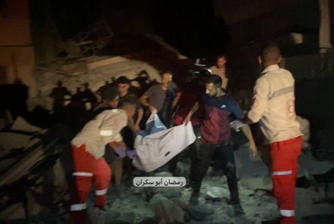 Israelische Streitkräfte massakrieren Zivilisten in Gaza wenige Stunden ...